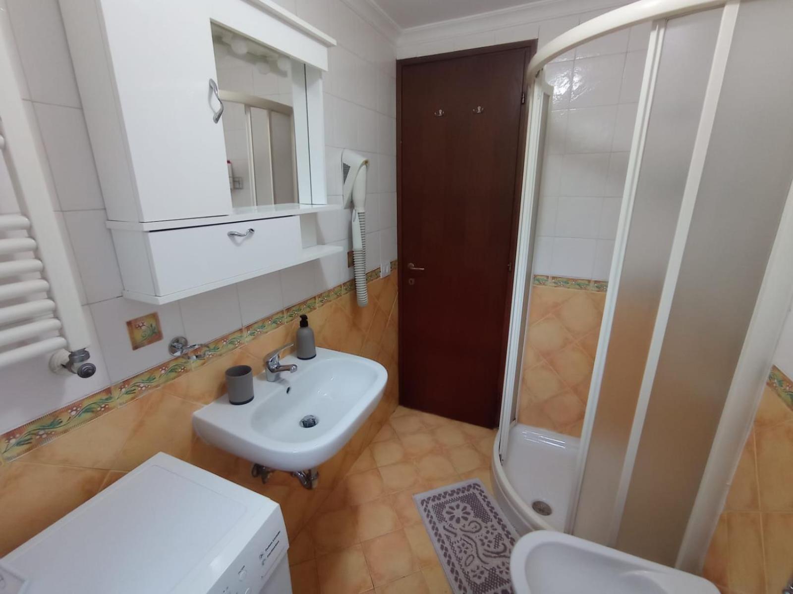 Apartment Casa Di Roberto - Metro E Servizi A Due Passi! *