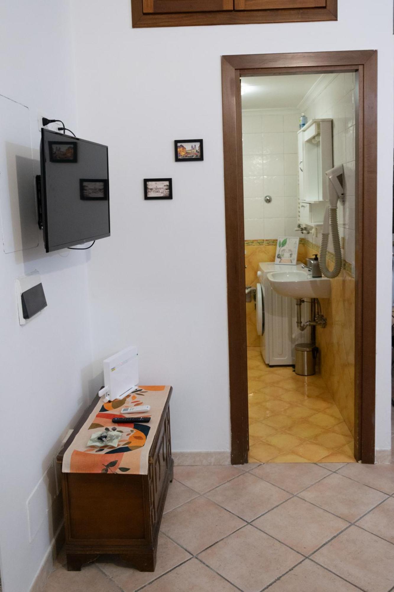 Casa Di Roberto - Metro E Servizi A Due Passi! Apartment *